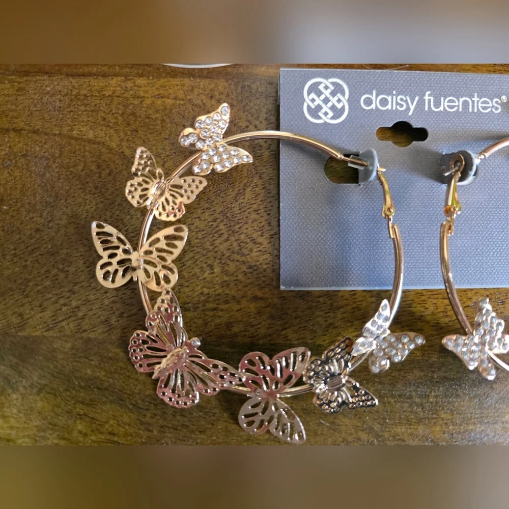 Daisy Fuentes chic butterfly
